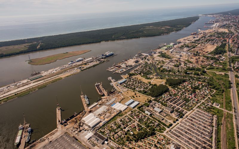 Cargo handling in November of 2013